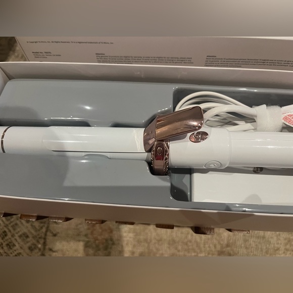 NWOT | T3 TWRL Auto-Rotating curling iron - 1.25” - Picture 6 of 9